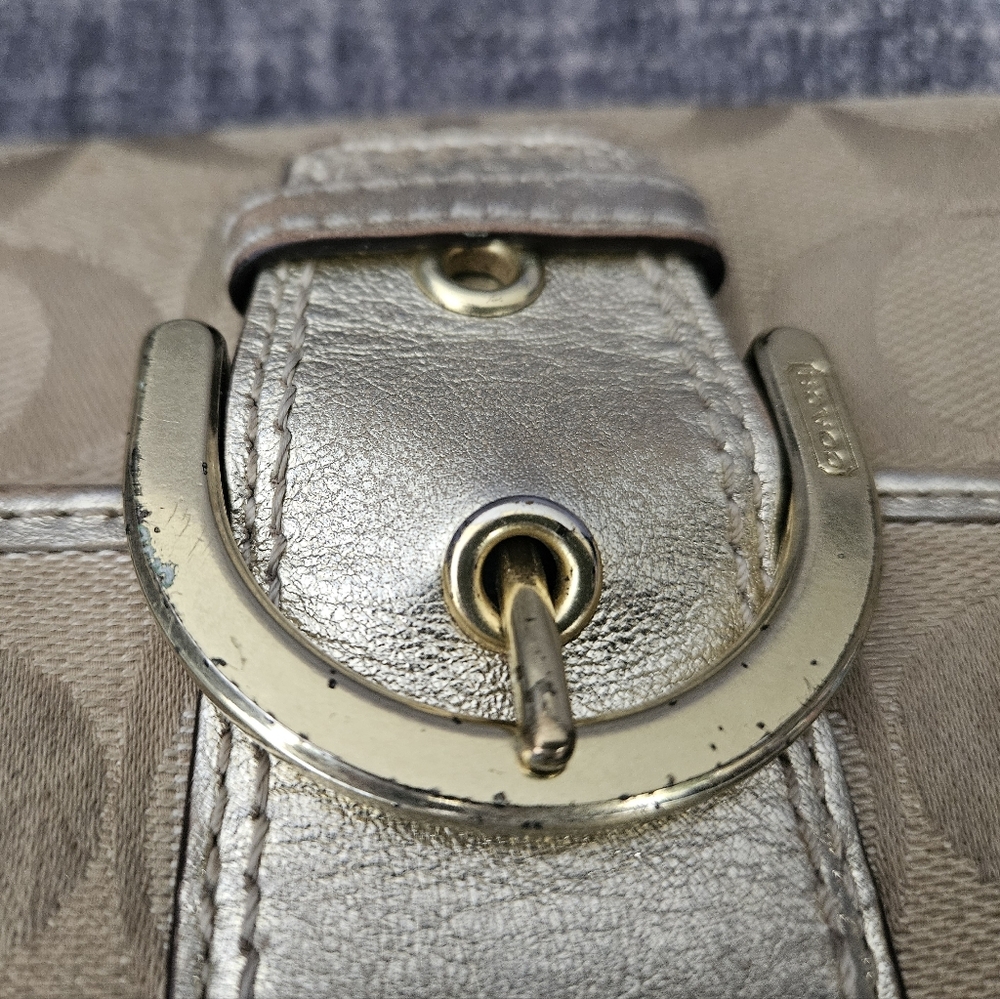 Vintage Coach Soho Signature Flap Buckle Snap Bifold Wallet in gold metallic. - Picture 5 of 15